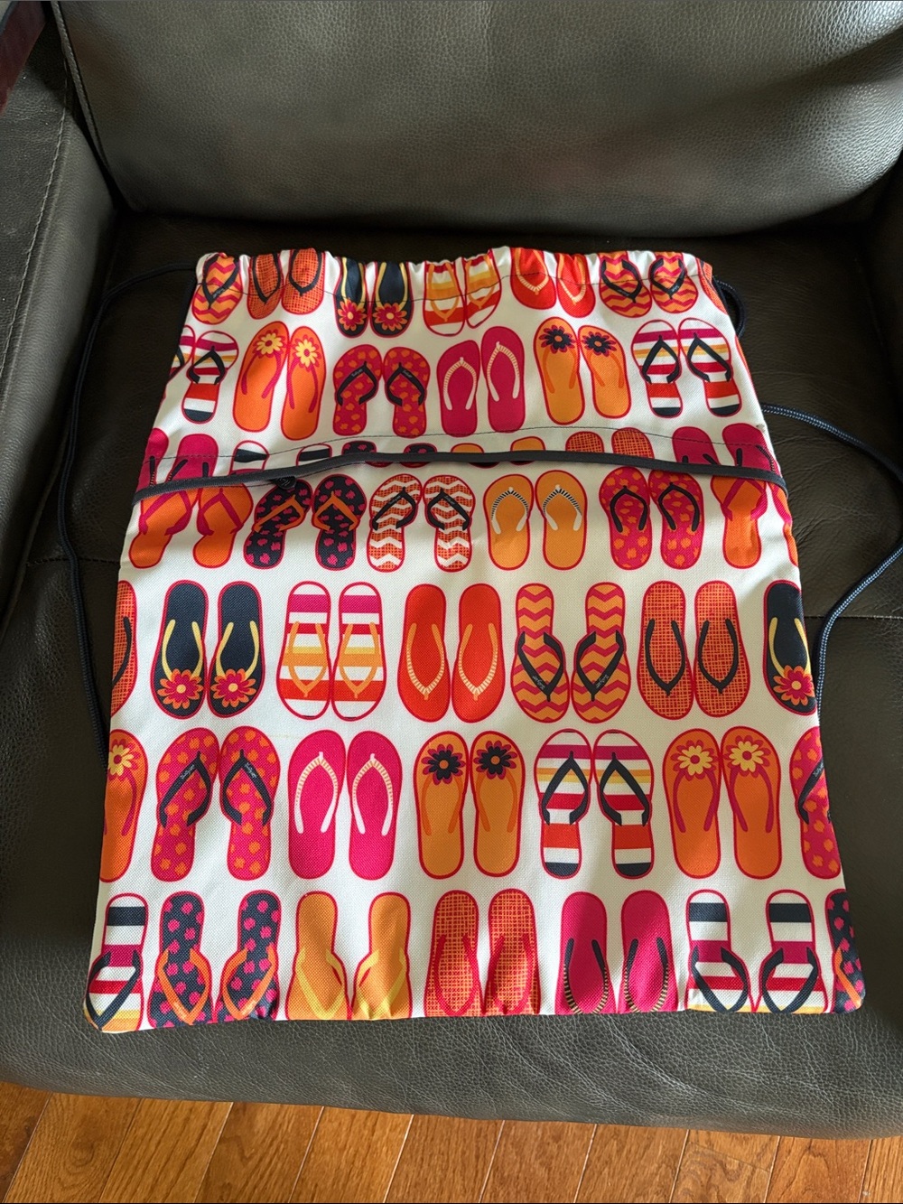 thirty-one Flip Flop Print Drawstring Bag in Pink, Orange, Red, Black and White